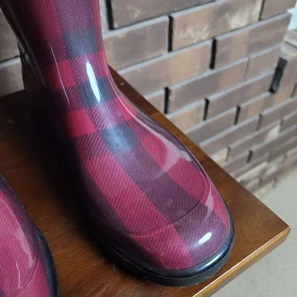 Burberry London authentic unlined tartan rainboot worn once purchased 2008 - Picture 3 of 16